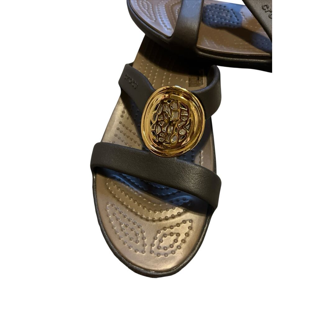 NWT Crocs Sanrah Circle with Espresso Walnut Relaxed Fit 11 - Picture 7 of 7